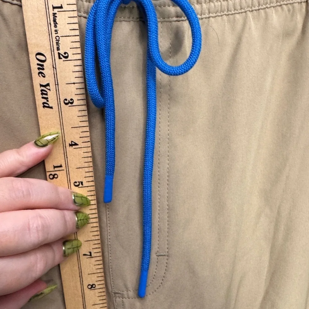 Huk Performance Shorts Mens XXL Tan Khaki Blue Drawstring Mesh Lined Stretch